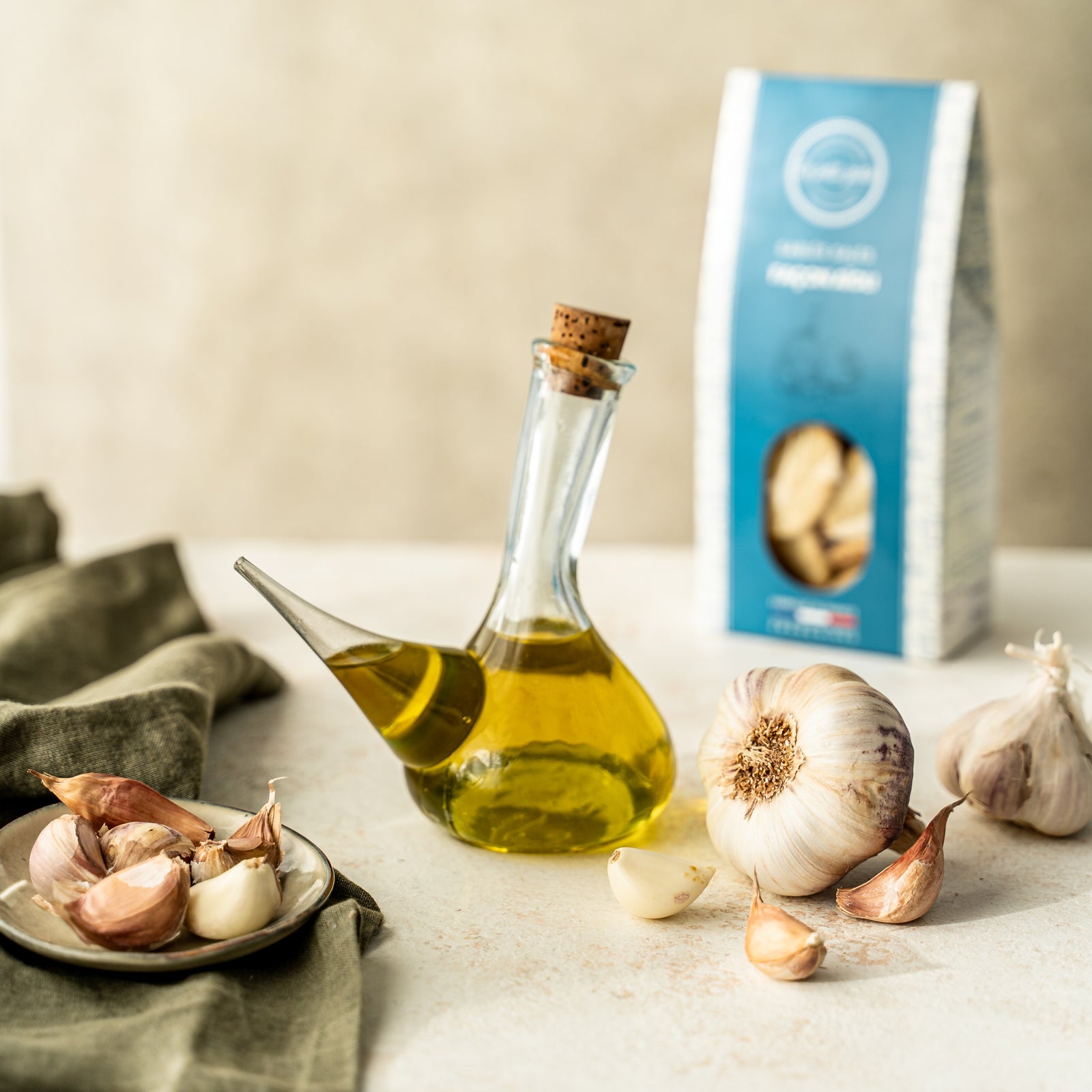 Biscuits apéritifs salés Le petit zeste avec de l'ail, huile d'olive et oeufs. façon aïoli 