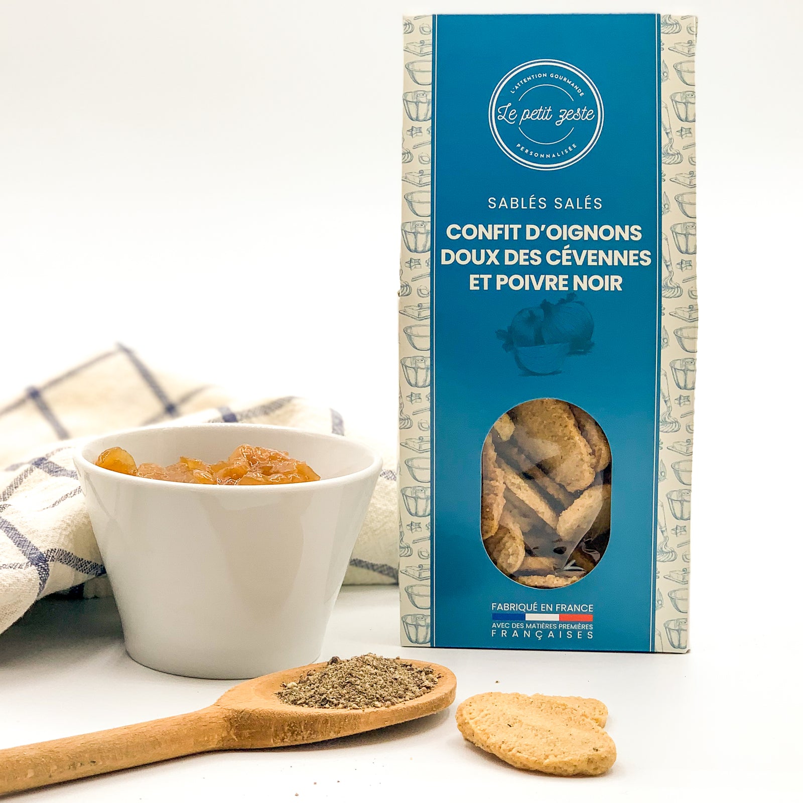 biscuits sablés salés apéritifs au confit d'oignons doux des cévennes et poivre noir 